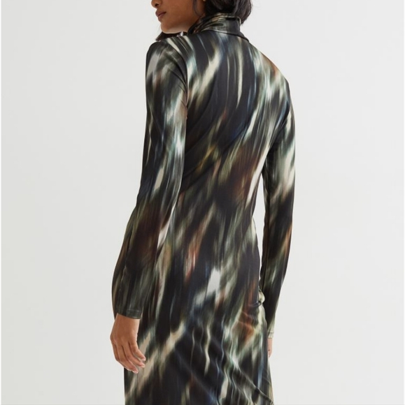 Fitted dress - Picture 3 of 8